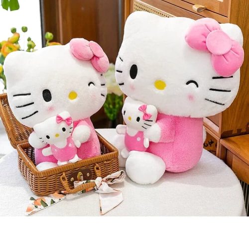 Peluche Hello Kitty géante posée dans un panier en osier