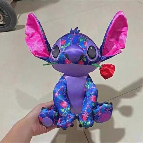 peluche violette stitch avec une rose rouge dans la bouche 2